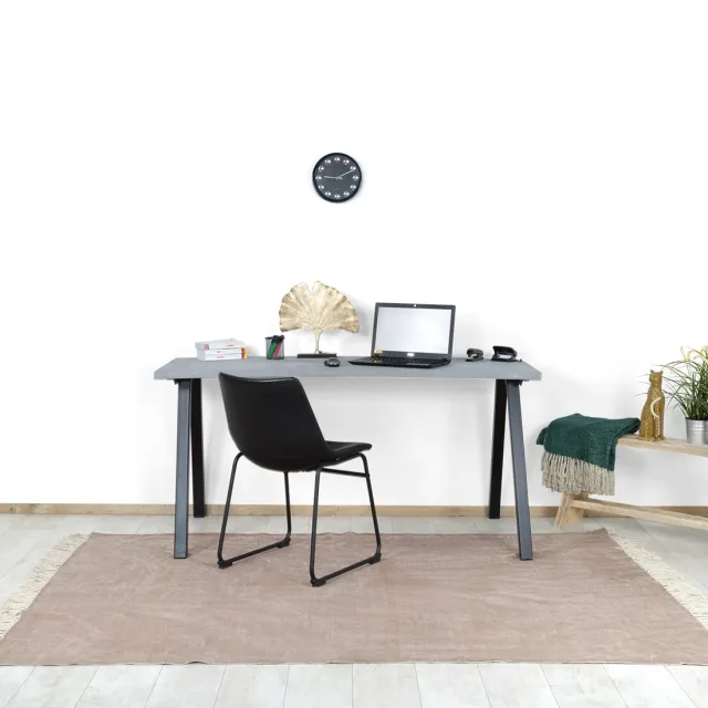 Industrieel betonlook bureau Mittie met stalen poten