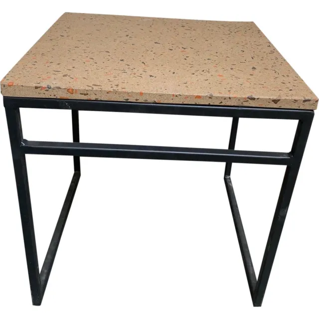 In & Out Deco Bijzettafel metaal vierkant 43 cm hoog 42 cm met fiberstone blad, beige gemêleerd