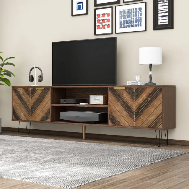OKWISH Tv-Lowboard – Lowboard Serie – 2 Deuren – Gouden Handgrepen en IJzeren Poten – Modern Met Opbergruimte – Spaanplaat Lichtbruin – 155x38x48 cm