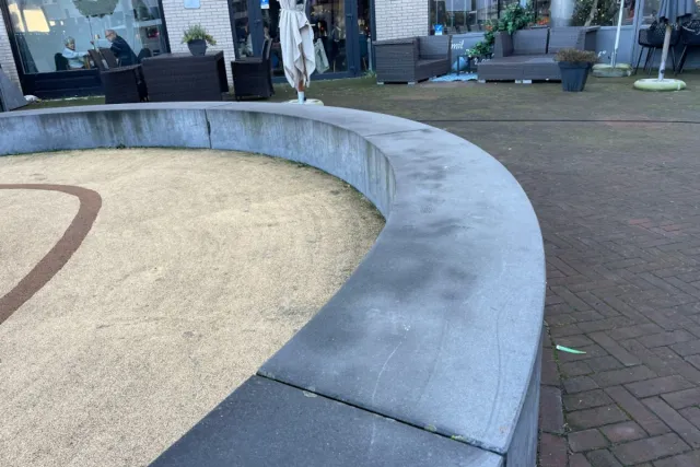 Rockwood® Betonnen bank binnenbocht 1.37m Naturel