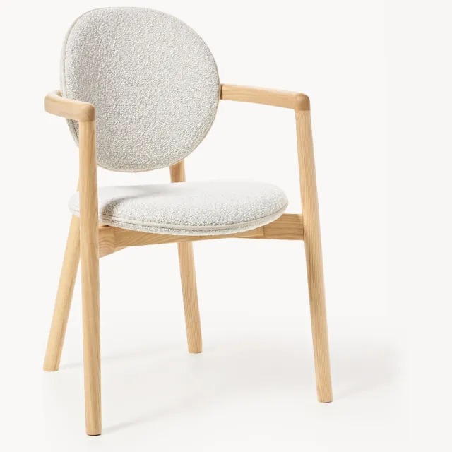 Westwing Collection Houten stoel Maia met bouclé bekleding Wit