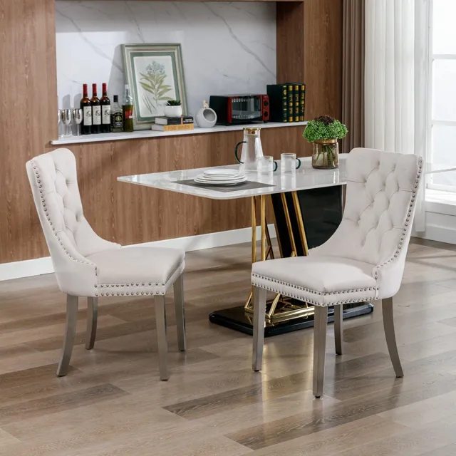 KOMHTOM BLACKCOLORS Moderne eetkamerstoel van hoge kwaliteit, gemaakt van massief hout met capitonnering, bekleed met eigentijds fluweel, met verchroomde roestvrijstalen poten, spijkerstof, set van 2, beige en chroom, DE1701BG