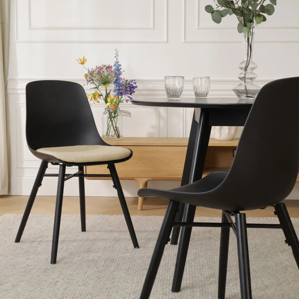 Nolon Nena-Liv eetkamerstoel zwart met naturelbeige zitkussen - zwart houten onderstel, foto 2