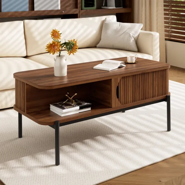 HAUSS SPOLE Salontafel - Met Geribbelde Schuifdeuren En Opbergruimte - Voor De Woonkamer - MDF En Metaal - 100x45x43 Cm - Walnootkleur