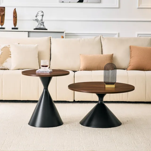 in& out door furniture Zandloper-serie 2-delige set salontafels met opvallende kegelvorm, melamine tafelblad in notenhoutlook + zwarte metalen voet, ruimtebesparend stapelbaar, ideaal voor woonkamer, slaapkamer & kantoor