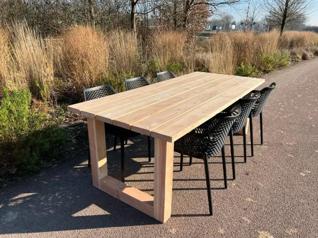 NordXL Tuintafel Ferre douglashout met houten U poten