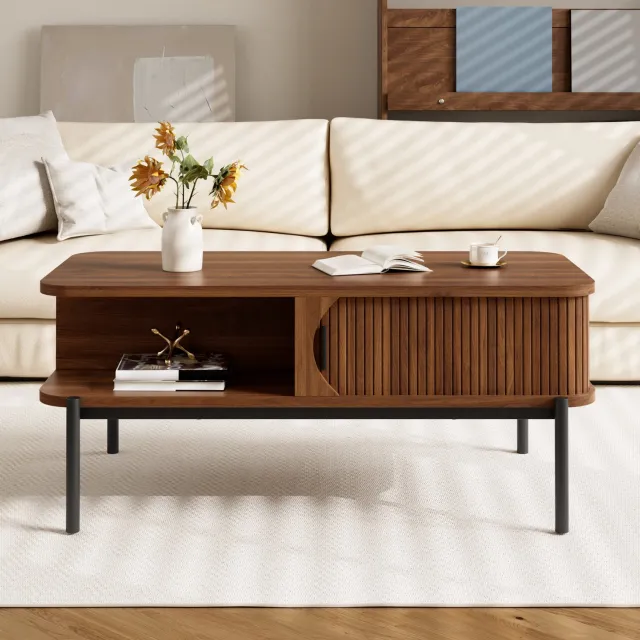 VVBV Salontafel met Opbergruimte 100x45x43 cm – Schuifdeur, Deuren, Rillenstructuur, Metalen Poten – voor Woonkamer – MDF – Walnoot