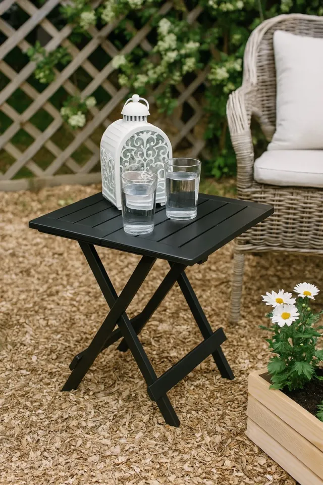HEM Inklapbare Bijzettafel 43x45 cm – Zwarte Kunststof Tuintafel – Opvouwbare Campingtafel – Balkon Tafel – Lichtgewicht & Weerbestendig – Klaptafeltje voor Buiten – Inclusief HEM Microvezeldoekje
