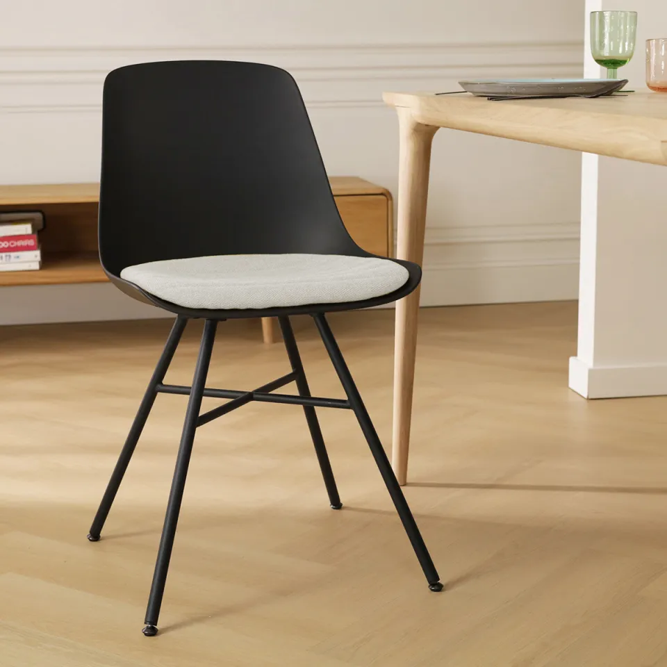 Nolon Noa-Liv eetkamerstoel zwart met naturelbeige zitkussen - zwart onderstel, foto 2