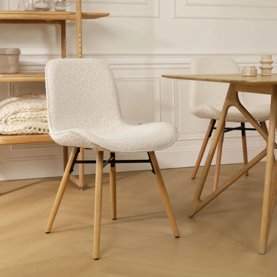 Nolon Nena-Fé eetkamerstoel bouclé beige - houten onderstel, foto 2