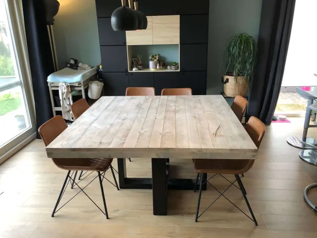 NordXL Steigerhouten tafel Delvon met stalen spinpoot