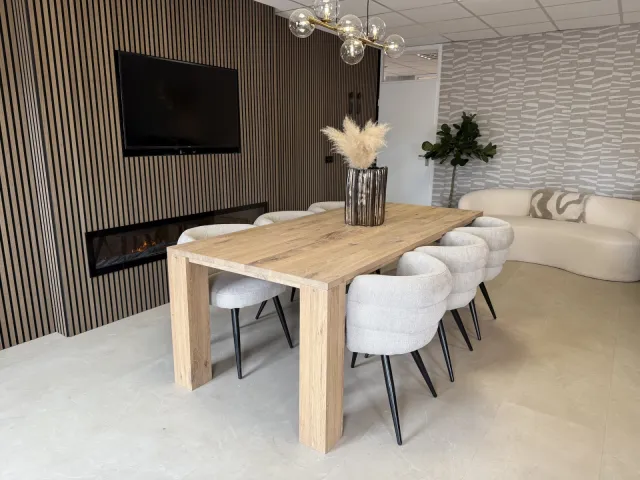 Eikenhouten tafel Joed met blokpoten