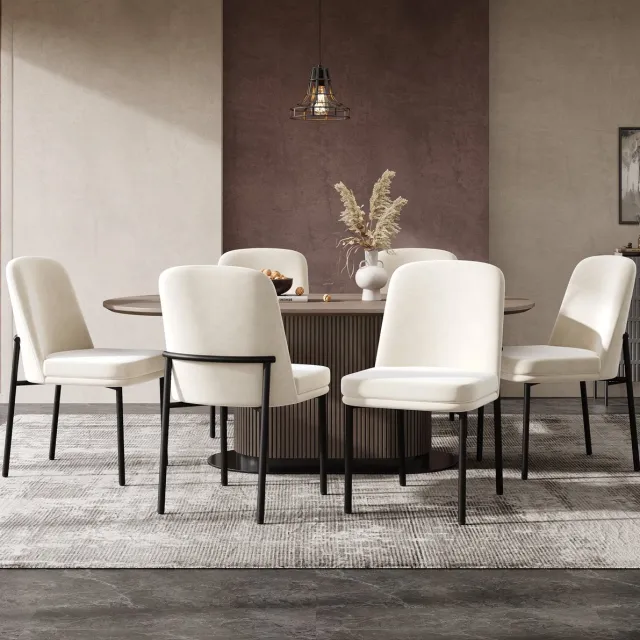 MEUNIQ Set van 4 beige velvet eetkamerstoelen met zwarte metalen poten, gestoffeerde zitting, moderne eetkamerstoel voor eetkamer en woonkamer