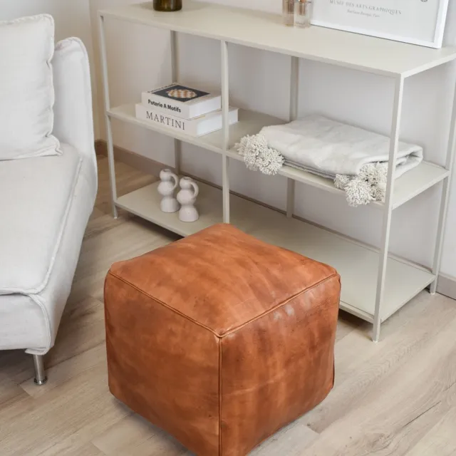 See The Good Leren poef bruin - Vierkante leren poef - 40x40x35 - Handgemaakt en stijlvol - Gevuld geleverd - Poufs&Pillows Brown
