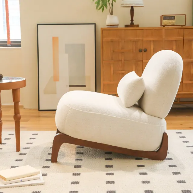 in& out door furniture Fluwelen accentstoel wit met massief houten poten