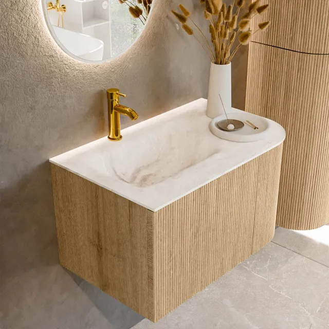 Mondiaz KURVE-DLUX 75 cm Onderkast Greeploos 1 Lade Met Deuren Oak, Wastafel Solid Surface Links Frappe 1 Kraangat Zonder Spiegel (KRVGRU75R1L1D1KL-Oak/Fra)