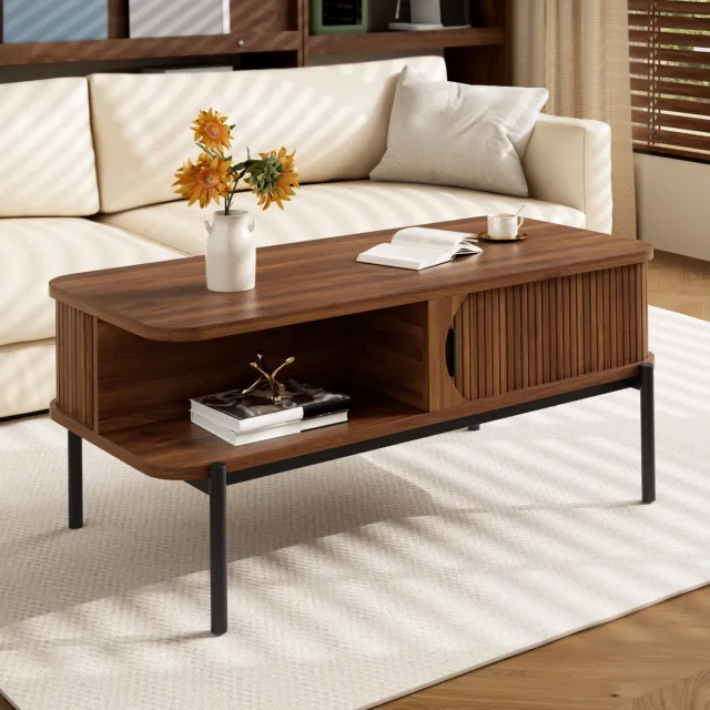 OKWISH Salontafel - Rechthoekig Met Schuifdeuren - Opbergruimte Voor Woonkamer - MDF Walnootkleurig Met Zwarte Metalen Poten - 100 x 45 x 43 cm