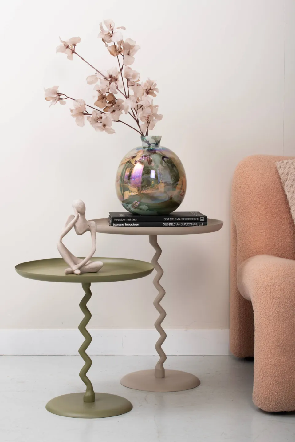 Leitmotiv ZigZag bijzettafel warmgrijs, foto 3