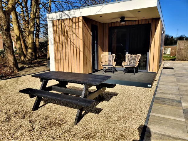 Rekupro Premium Picknicktafel - Zwart Kunststof - 150 kg - Met Aluminium Versteviging - Weerbestendig & Stijlvol