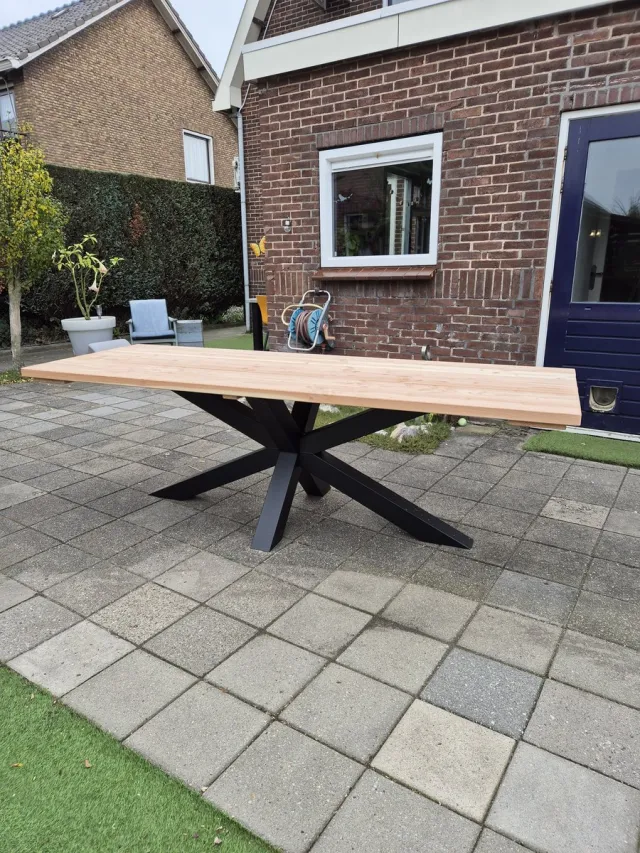 Het Houten Huis Tuintafel met stalen matrix poot- Douglas hout- volledig gemonteerd- 90x200