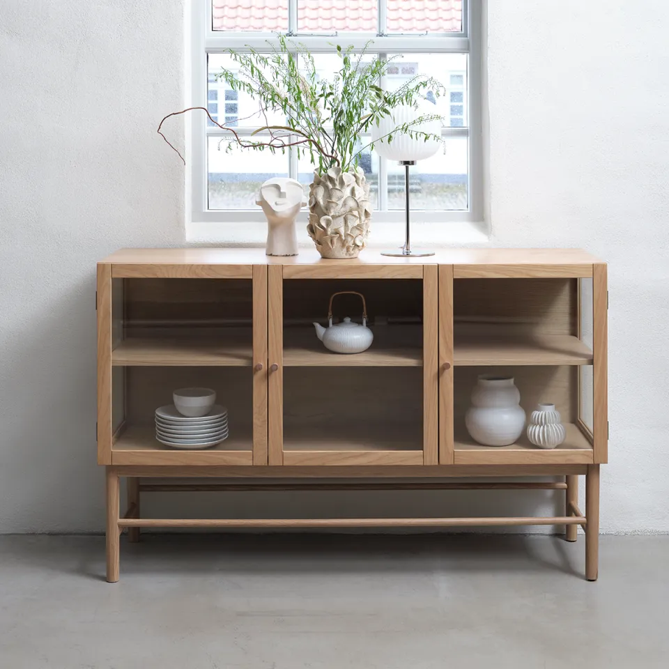 Olivine Boris eikenhouten dressoir naturel - met glazen deuren - 140 x 43 cm, foto 2