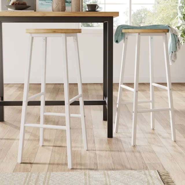 Wishdor Barkrukken set van 2 - Tot 150 kg belastbaar per kruk - Ronde MDF-zitting met houtlook - Twee voetensteunen en verstelbare voeten - Voor kookeiland en bar - Wit metalen frame - 30 x 30 x 70 cm