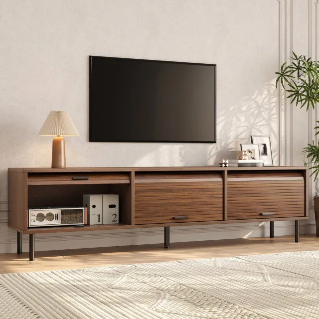 FloraGrace Tv-Meubel - Drie Schuifdeuren Met Verticale Reliëfstructuur - Opbergruimte Voor Woonkamer - Hout En Metaal - 180x40x55 Cm - Walnoot Walnut