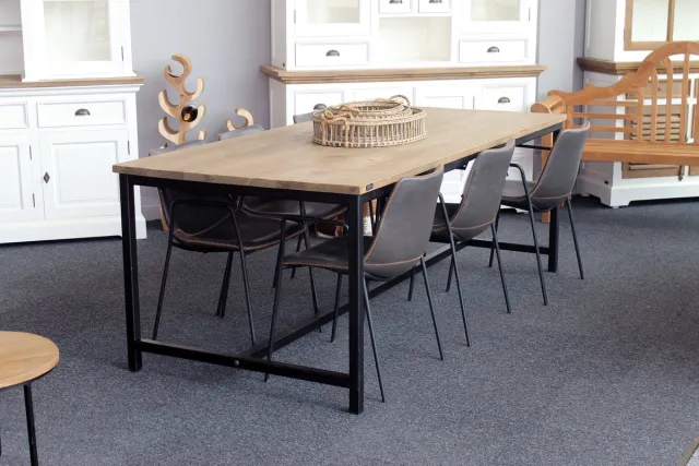 Tins homestore Teak Eettafel met metaal onderstel 220cm Oud teak grey wash