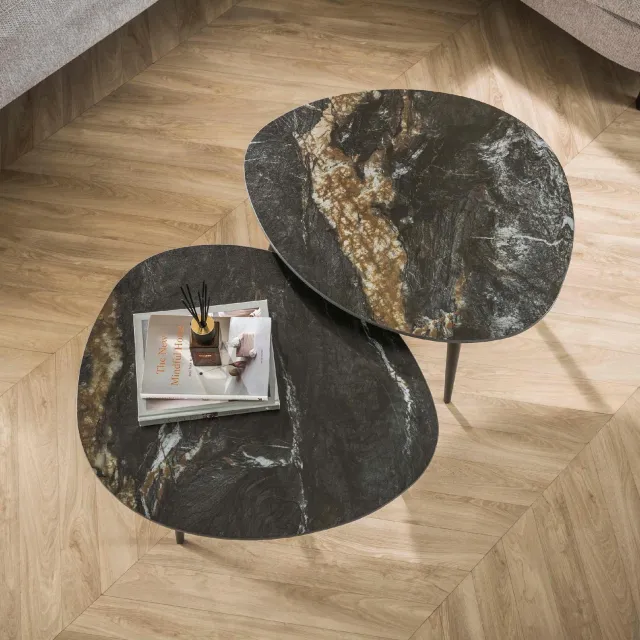 Nest of Nora Salontafel Runi - Organisch set van 2 - Keramiek - Zwart natuursteenlook Donkergrijs