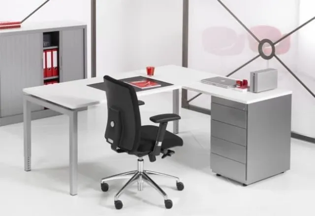 ABC Kantoormeubelen 4-Poots hoekbureau met ladenblok Kubus 180 x160cm Ladeblok 4 lades met pennenlade bladkleur Licht Eiken framekleur Aluminium (RAL9006) wingzijde Links