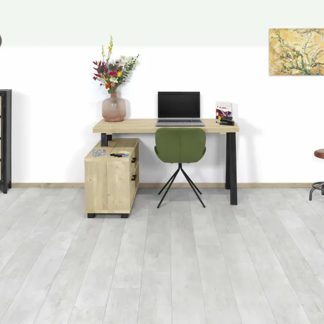 Steigerhouten bureau Jodie met stalen poten