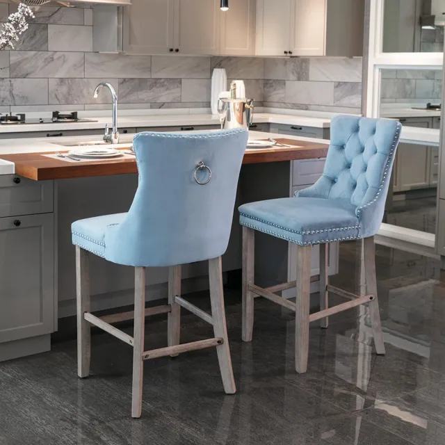 KOMHTOM BLACKCOLORS Eigentijdse barstoelen bekleed met fluweel met capitons en houten poten, verchroomde spijkerversiering, barstoelen in casual stijl, barstoelen, set van 2 (lichtblauw), DE2002LB