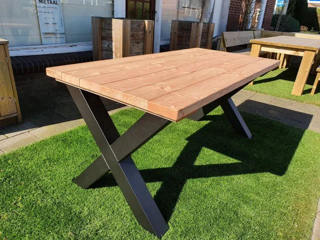 Het Houten Huis Tuintafel met stalen X poot-Douglas- volledig gemonteerd-90x240- 44mm dik.