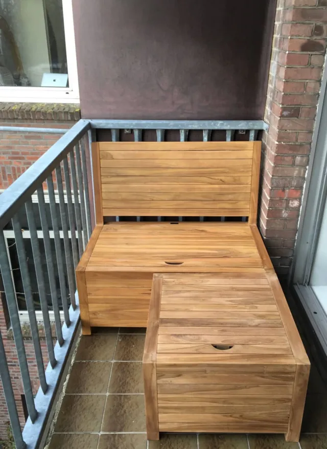 Het Balkonbankje Kleine teakhouten tuin bijzettafel met opbergruimte - 60 x 60 x 40 cm - Multifunctioneel - Bijzettafel - Voetenbank - Balkonstoel