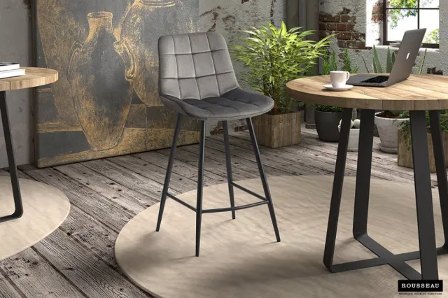 Barkruk Juta Taupe – Zithoogte voor keukeneiland 65 cm – Fluweel – Zwarte Metalen Poten