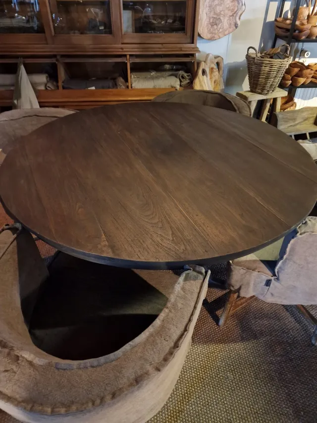 AURA PEEPERKORN ronde eettafel 125 cm| teakhout| eettafel NYNKE van AURA PEEPERKORN| ronde eettafel| eettafel diameter 125 cm bruin, licht vergrijsd