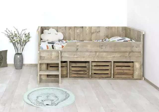 Steigerhouten kajuitbed met fruitkistjes Brenn