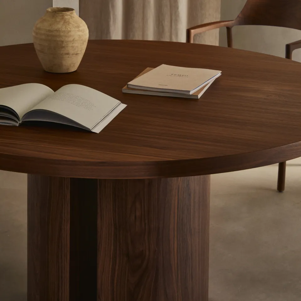 Kave Home Nealy ronde eettafel walnoot, foto 3