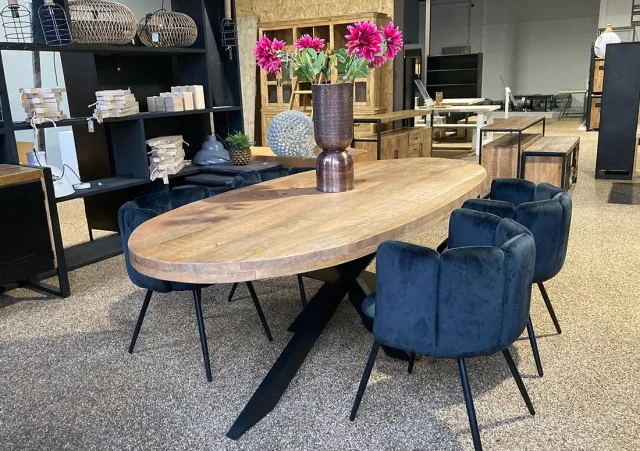 Mangohouten tafel ovaal Turner met matrixpoot