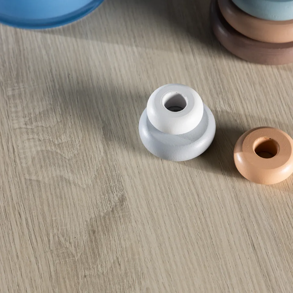 Nest living Runar ronde houten kindertafel met krukjes whitewash – set van 3, foto 3