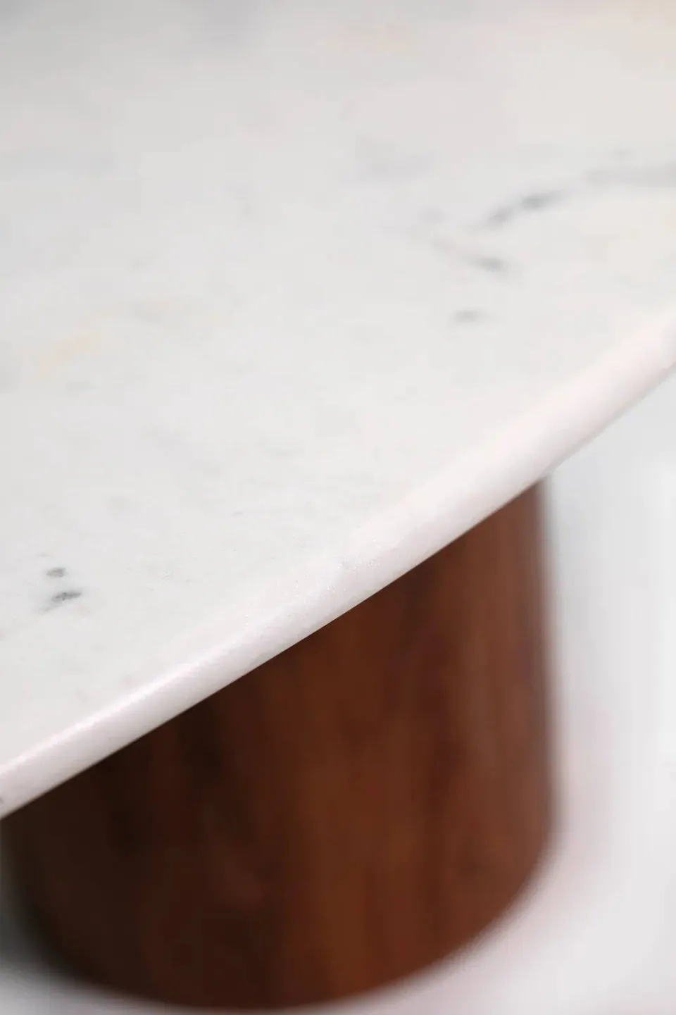 Sissy-Boy salontafel met marmer blad en asymmetrisch onderstel beige, foto 6
