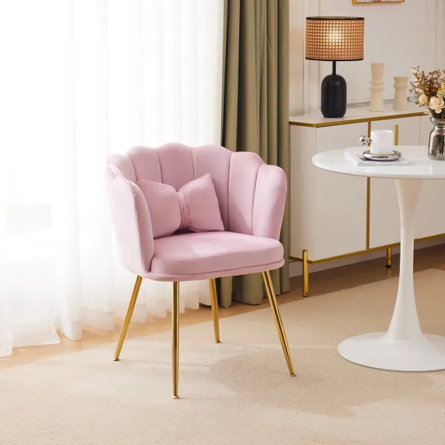 Maisentiel Roze velvet fauteuil met bloemvormige rugleuning, kussen en goudkleurige poten