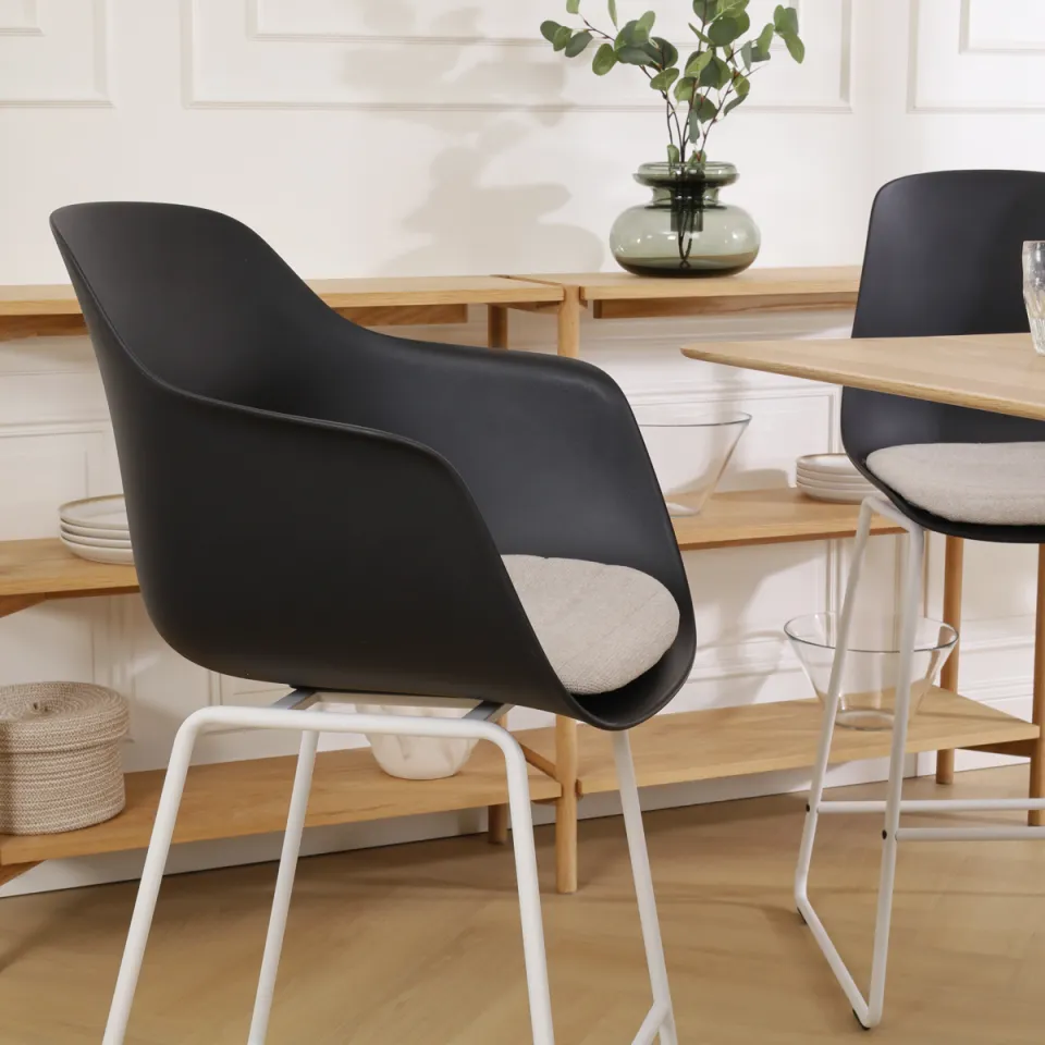 Nolon Nino-Liz barkruk zwart met beige zitkussen - wit onderstel - 65 cm, foto 3