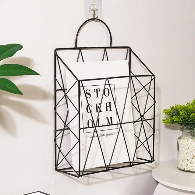Wclavion Zwart Metalen Tijdschriftenrek voor aan de Muur met Geometrisch Draadontwerp en Ophanglus, Wandgemonteerd Krantenrek en Boekenrek voor Woonkamer, Kantoor, Hal en Slaapkamer, Minimalistische Industriële Muurdecoratie voor Lectuur Afbeeldingskleur
