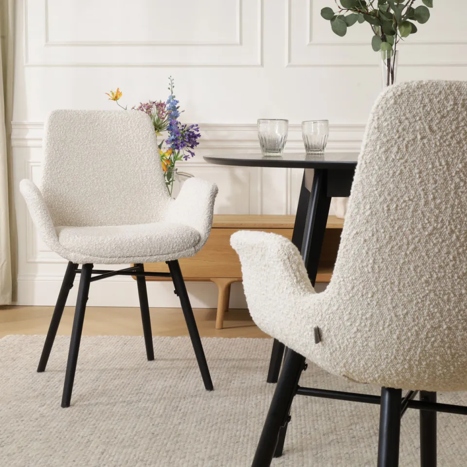 Nolon Nena-Eef eetkamerstoel bouclé beige - zwart houten onderstel, foto 2