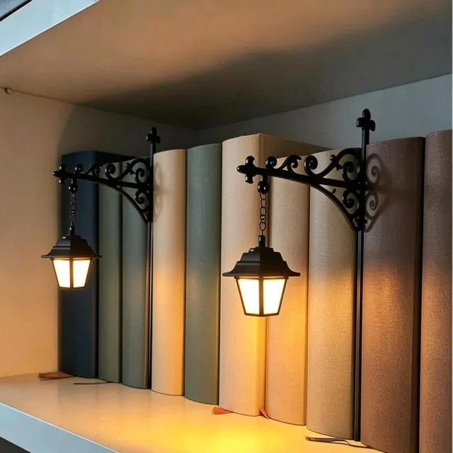 Lifhelpe Metalen boekensteun set - Set van 2 in zwart - Met mini bibliotheeklantaarn lamp - Decoratieve verlichting voor boekenplank en bureau