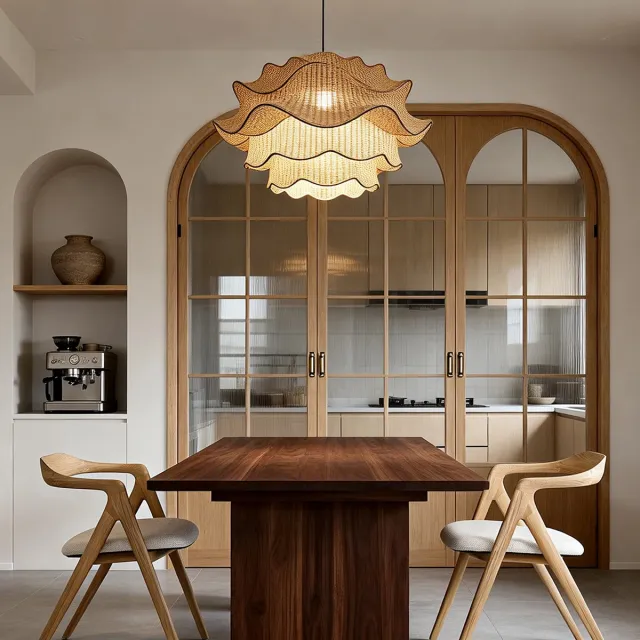 Wishdor Eetkamerstoelen set van 2 - Met armleuningen en gestoffeerde zitting - Gebogen rugleuning en schuine vierpoot - Scandinavische stijl - Eetkamer en kantoor - Hout en stof - Naturel - 53,5 x 58 x 74,5 cm