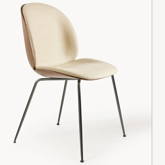 GUBI Gestoffeerde eetstoel Beetle met zitvlak Beige, Zwart