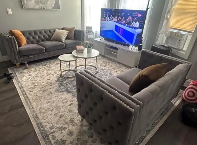 MIVRAY Chesterfield Bank 204,4 x 281,8 x 73,6 cm - Knopen en Goudkleurige Poten - Voor Woonkamer en Kantoor - Fluweel en Hout - Grijs