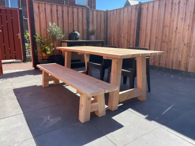 Douglas houten tuintafel Daaf met A poten